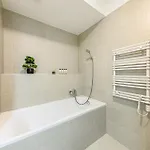 Zenit Nairobi With Ac Free Parking In Garage Apartment Budapest